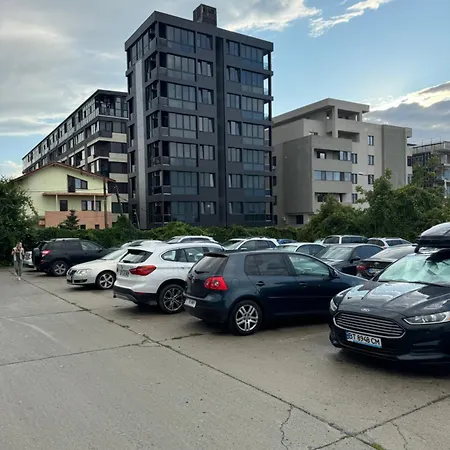 Smarald Lake - Campus